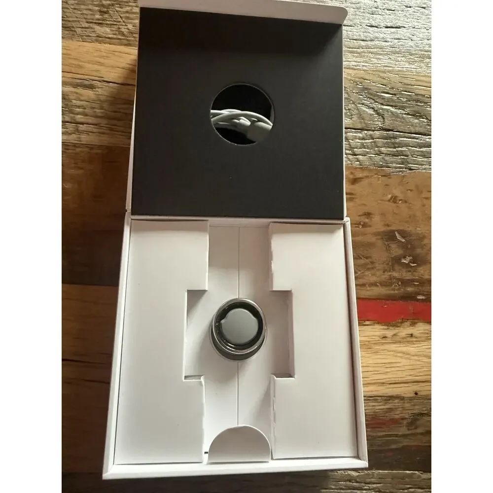 ✨ Oura Ring Gen 3 Silver Horizon, Unisex, Size 8 + New Charger